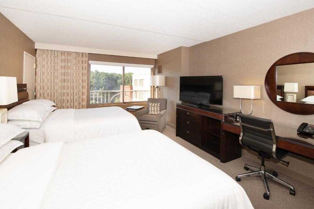 Club Double Room with Two Double Beds interior